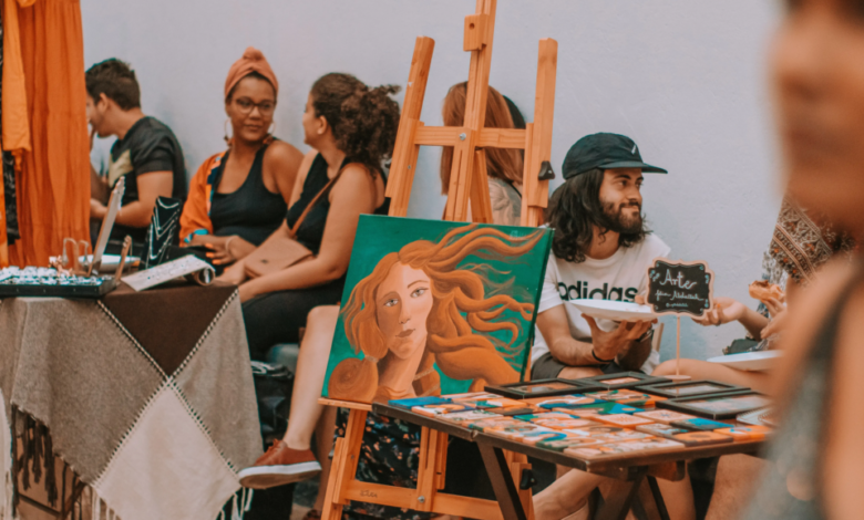 Cultura urbana e serigrafia ao vivo ocupam o centro de Goiânia em evento criativo