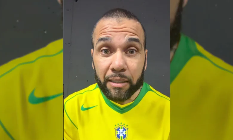 Daniel Alves cita orientação espiritual para declarar apoio a Flávio Bolsonaro em 2026