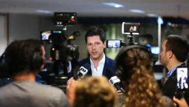 Daniel Vilela critica gestão petista e oficializa aliança com Flávio Bolsonaro