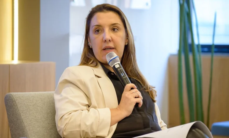 Daniella Marques garante manutenção de programas sociais em eventual gestão de Flávio Bolsonaro