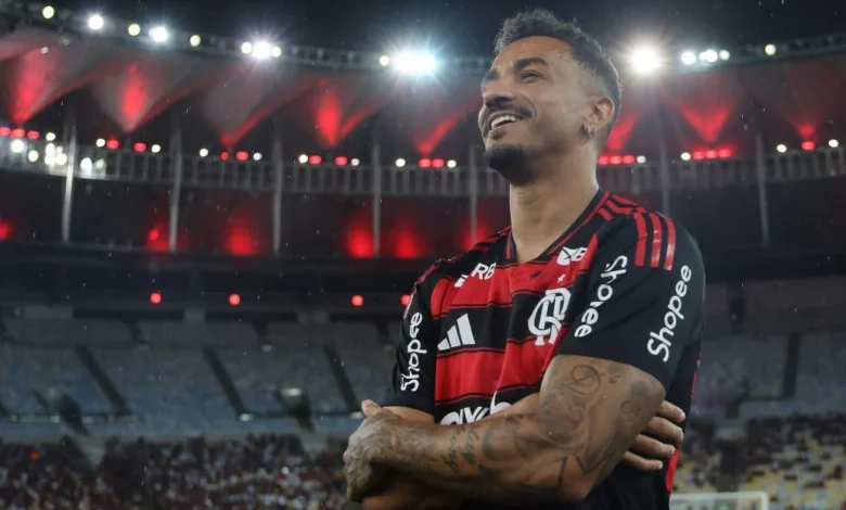 Danilo passará por cirurgia na mandíbula após choque em clássico