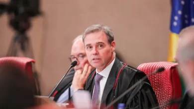 Decisão de ministro do TSE gera protestos de movimentos sociais