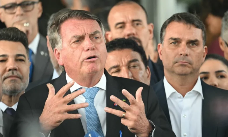 Defesa de Bolsonaro solicita a Moraes liberação de visitas de Flávio