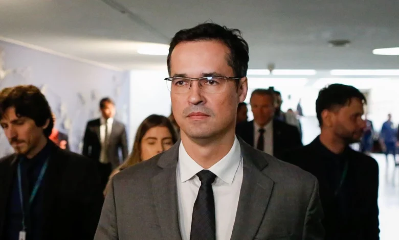 Deltan Dallagnol é recrutado pela campanha de Flávio Bolsonaro para analisar dados de Lula