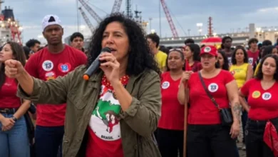 Deputada ligada ao movimento quer ocupar ilha do caso político