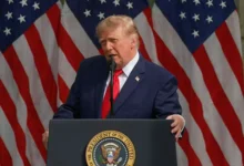 Donald Trump afirma em comício que Estados Unidos obtiveram Groenlândia e Venezuela de graça