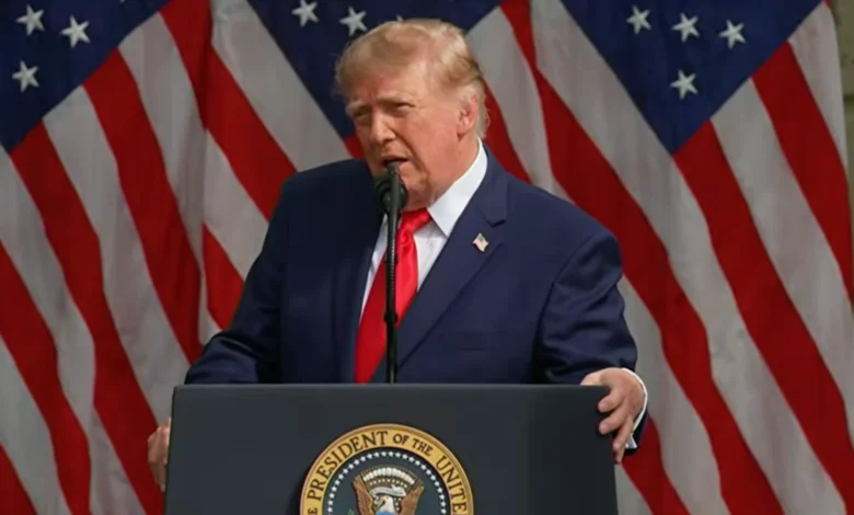 Donald Trump afirma em comício que Estados Unidos obtiveram Groenlândia e Venezuela de graça