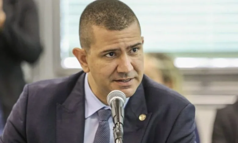 Douglas Ruas é eleito governador do Rio no primeiro turno após retotalização do Tre-rj