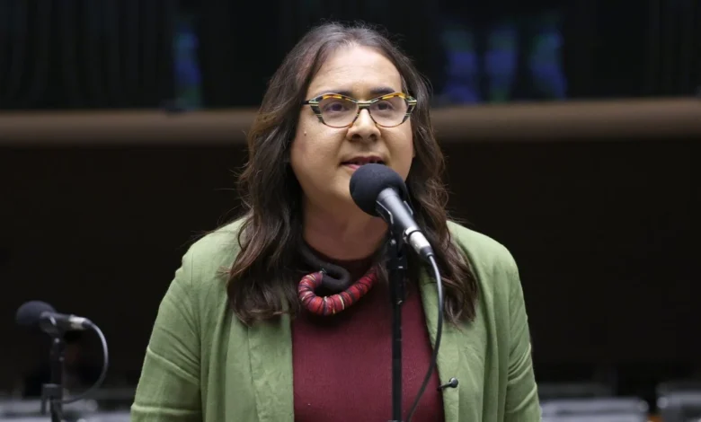 Duda salabert aponta necessidade de derrotar o bolsonarismo no brasil