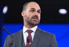 Eduardo Bolsonaro tem mandado de prisão expedido após condenação definitiva no STF