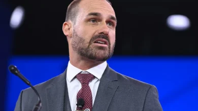Eduardo Bolsonaro tem mandado de prisão expedido após condenação definitiva no STF