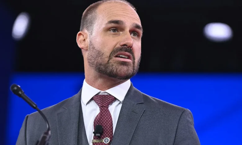 Eduardo Bolsonaro tem mandado de prisão expedido após condenação definitiva no STF