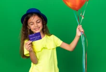 Educação financeira infantil ganha força com uso de contas bancárias para menores