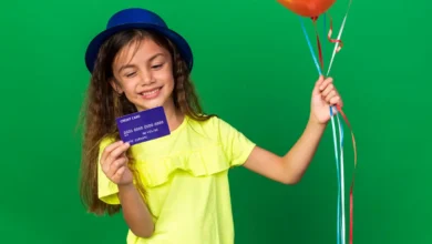 Educação financeira infantil ganha força com uso de contas bancárias para menores