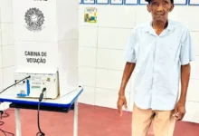 Eleitor centenário surpreende e vai às urnas em Goiânia aos 101 anos