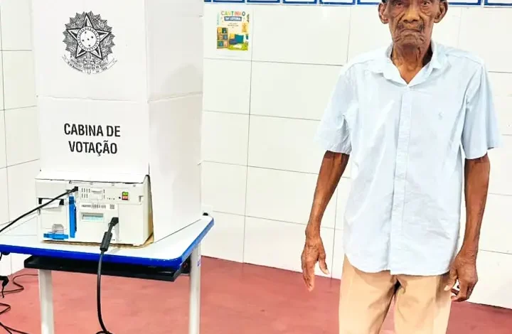 Eleitor centenário surpreende e vai às urnas em Goiânia aos 101 anos