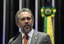 Elmano de Freitas garante reeleição ao governo do Ceará após disputa com Ciro Gomes