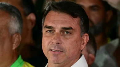 Em carta golpista divulgada nos Estados Unidos, Flávio Bolsonaro se autoproclama presidente