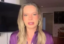 Em live com André Janones, Joice Hasselmann chama Flávio Bolsonaro de o pior da família