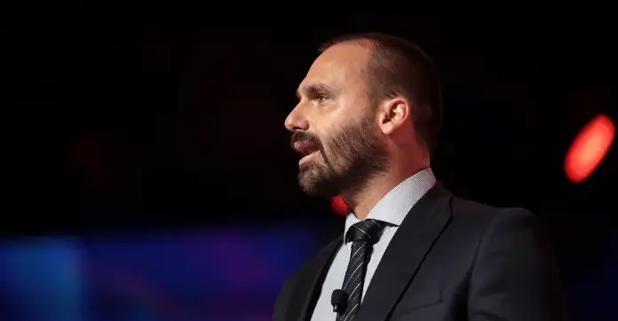 Em vídeo, Eduardo Bolsonaro ataca Tarcísio de Freitas e o chama de tecnocrata de centro
