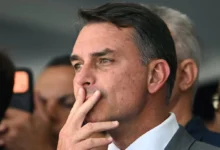 Empresário afirma que viagem de fuga de Flávio Bolsonaro teve pagamento feito dos EUA por intermediário