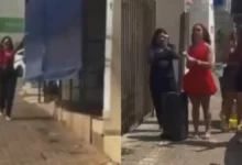 Enfermeira celebra fim de casamento com festa inusitada na porta de cartório