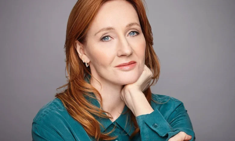 Escritora J.K. Rowling relata ameaças severas após debates públicos