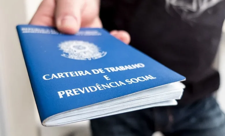 Fim da escala 6X1 avança no Congresso com redução da jornada semanal
