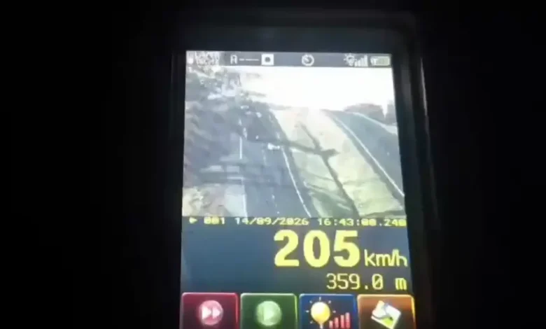 Fiscalização da PRF em Goiás flagra motorista a 205 km/h durante feriado prolongado