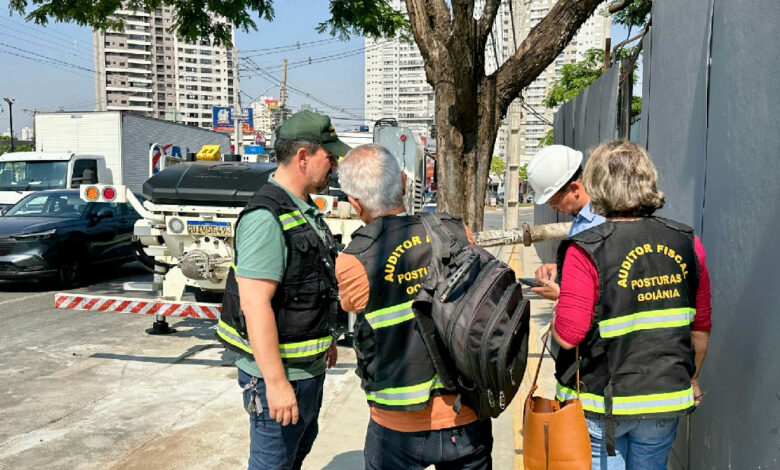 Fiscalização em Goiânia autua construtora por descarte irregular e falhas de segurança