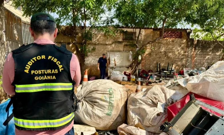 Fiscalização interdita centro de reciclagem na Rua 72 por suspeita de receptação e insalubridade
