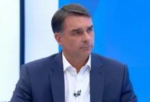 Flávio afasta Eduardo do Itamaraty e diz que Jair nunca pediu cargo