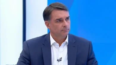 Flávio afasta Eduardo do Itamaraty e diz que Jair nunca pediu cargo