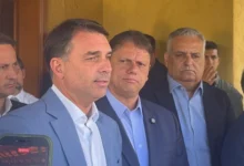 Flávio Bolsonaro busca apoio do Republicanos com articulação de Tarcísio de Freitas