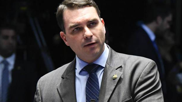 Flávio Bolsonaro cancela participação em debate da Globo e denuncia censura judicial
