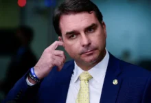 Flávio Bolsonaro cancela participação em debate da TV Globo e cita censura do TSE