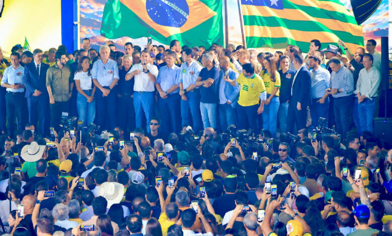 Flávio Bolsonaro comenta possível indicação de Ronaldo Caiado para ministério