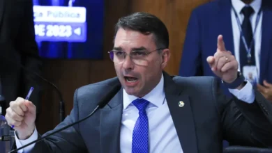 Flávio Bolsonaro confirma presença em debate após sinalização de Lula