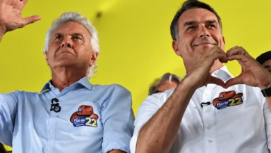 Flávio Bolsonaro defende mudanças na Constituição em ato de campanha em Goiânia