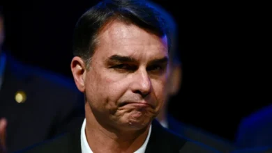 Flavio Bolsonaro deleta postagens de 2010 a 2014 que criticavam o Bolsa Família