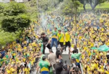 Flávio Bolsonaro faz ato político em Belo Horizonte ao lado de Tarcísio e Cleitinho