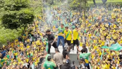 Flávio Bolsonaro faz ato político em Belo Horizonte ao lado de Tarcísio e Cleitinho