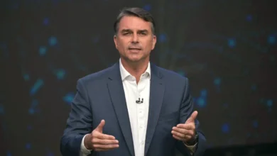 Flávio Bolsonaro muda de posição e declara apoio à tarifa zero