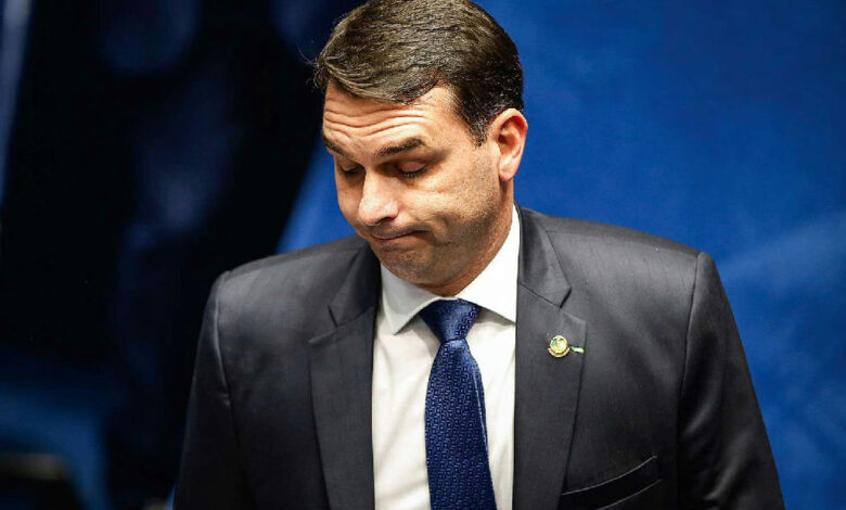 Flávio Bolsonaro promete adesão ao Escudo das Américas e tropas dos EUA no país
