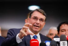 Flávio Bolsonaro propõe compra de dívidas bancárias e suspensão de cobranças