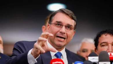 Flávio Bolsonaro propõe compra de dívidas bancárias e suspensão de cobranças
