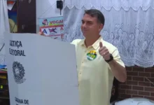 Flávio Bolsonaro publica carta pedindo cassação da chapa rival e afirma ter vencido a eleição