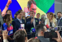 Flávio Bolsonaro sinaliza apoio à PEC que extingue a escala de trabalho 6x1 no Senado