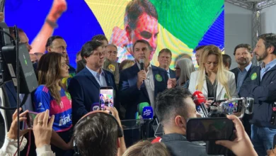 Flávio Bolsonaro sinaliza apoio à PEC que extingue a escala de trabalho 6x1 no Senado