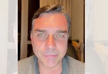 Flávio Bolsonaro sugere nova eleição presidencial no Brasil antes de 2030